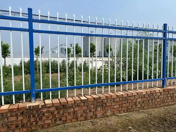廠區(qū)鋅鋼護(hù)欄