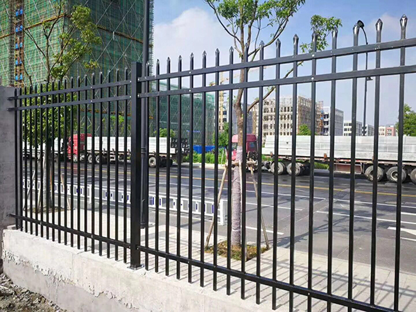 小區(qū)鋅鋼護欄圖片2